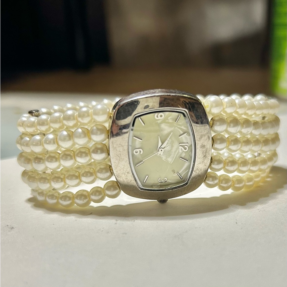 Women’s pearl watch